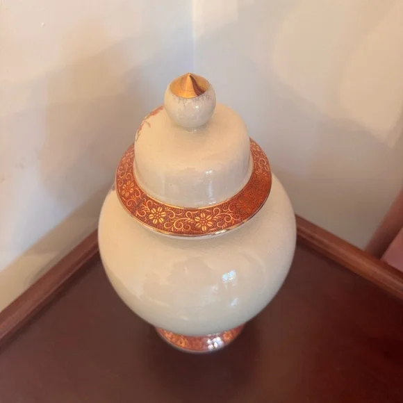 Vintage Japanese Porcelain Crackle Glaze Ginger Jar with Lid - Picture 3 of 12